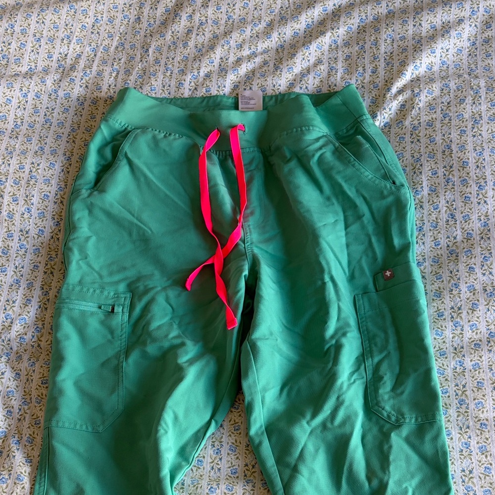 Figs Surgical Green Yola Scrub Pants with Pink Drawstring
